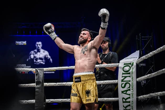 Amarildo Bakaj (Albanien) Jubel nach Sieg beim Kampf: Amarildo Bakaj (Albanien) vs. Aleksandar Ivanovic (Bosnien und Herzegowina), Halbschwergewicht, Fight 11 GER, Boxnacht Showdown for Legacy IV, Prime Time Promotion, MHP Arena (Ludwigsburg), Boxen, 27.06.2026 GER, Boxnacht Showdown for Legacy IV, Prime Time Promotion, MHP Arena (Ludwigsburg), Boxen, 27.06.2026 Ludwigsburg *** Amarildo Bakaj (Albania) Celebrates Victory in the Fight Between Amarildo Bakaj (Albania) and Aleksandar Ivanovic (Bosnia and Herzegovina), Light Heavyweight, Fight 11 GER, Boxing Night: Showdown for Legacy IV, Prime Time Promotion, MHP Arena Ludwigsburg, Boxing, June 27, 2026 GER, Boxing Night: Showdown for Legacy IV, Prime Time Promotion, MHP Arena Ludwigsburg, Boxing, June 27, 2026 Ludwigsburg Copyright: xSandyxDinkelackerx EP_SDR