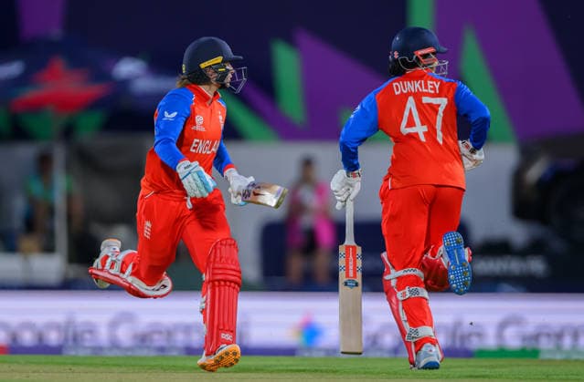 England Women v New Zealand Women ICC Women s T20 World Cup 2026 Danni Wyatt-Hodge and Sophia Dunkley of England Women run between the wickets during the ICC Women s T20 World Cup 2026 match at the Kia Oval, London 27 06 2026 UK Newspapers OUT Copyright: xGraemexWilcocksonx FIL-23579-0077
