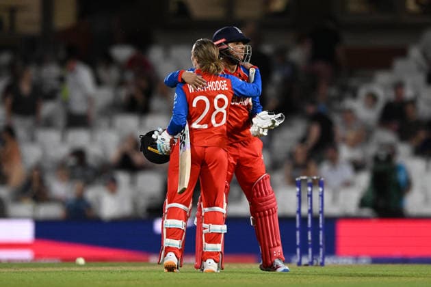 England Women Cricket v New Zealand Women, ICC Women s T20 World Cup England win - Danni Wyatt-Hodge of England hugs Sophia Dunkley of England after they chased down the New Zealand total during the ICC Women s T20 World Cup match between England Women Cricket and New Zealand Women at the Oval, London, UK on 27 June 2026. London Oval London UK Editorial use only , Copyright: xGrahamxHuntx PSI-24402-0121