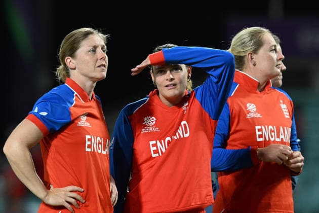 England Women Cricket v New Zealand Women, ICC Women s T20 World Cup Heather Knight of England, Dani Gibson of England and Sophie Ecclestone of England during the ICC Women s T20 World Cup match between England Women Cricket and New Zealand Women at the Oval, London, UK on 27 June 2026. London Oval London UK Editorial use only , Copyright: xGrahamxHuntx PSI-24402-0126