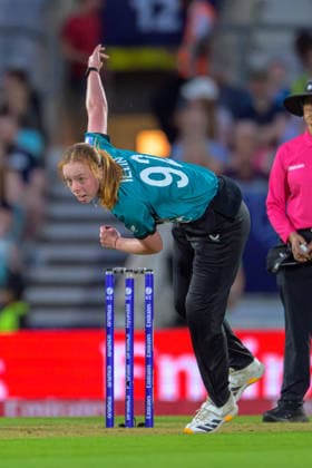 LONDON, ENGLAND JUNE 27 - Bree Illing of New Zealand in bowling action during the ICC Women s T20 World Cup game between England Women and New Zealand Women at Kia Oval on June 27, 2026 in London , England . (Photo by Keeran Marquis Sports Press Photo)  Copyright: xKeeranxMarquis SPPx Sportspressphoto_SPR178392
