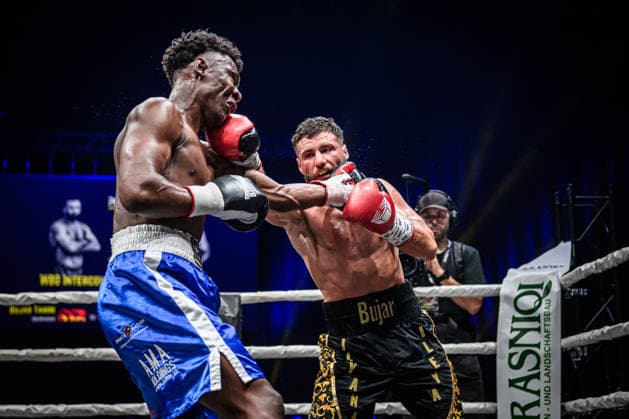 Bujar Tahiri (Deutschland), re. vs. Alexander Castro (Kolumbien), Mittelgewicht, Fight 12 GER, Boxnacht Showdown for Legacy IV, Prime Time Promotion, MHP Arena (Ludwigsburg), Boxen, 27.06.2026 GER, Boxnacht Showdown for Legacy IV, Prime Time Promotion, MHP Arena (Ludwigsburg), Boxen, 27.06.2026 Ludwigsburg *** Bujar Tahiri (Germany) vs. Alexander Castro (Colombia), Middleweight, Fight 12 (GER), Boxnacht Showdown for Legacy IV, Prime Time Promotion, MHP Arena Ludwigsburg, Boxing, June 27, 2026 (GER), Boxnacht Showdown for Legacy IV, Prime Time Promotion, MHP Arena Ludwigsburg, Boxing, June 27, 2026, Ludwigsburg Copyright: xSandyxDinkelackerx EP_SDR