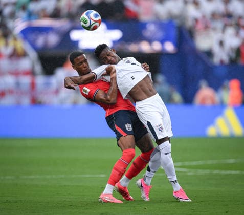 Fussball FIFA WM 2026 Vorrunde Gruppe L in New Jersey Panama - England 27.06.2026 Ezri Konsa (England) gegen Tomas Rodriguez (re, Portugal) *** Soccer: 2026 FIFA World Cup, Group L First Round in New Jersey—Panama vs. England, June 27, 2026—Ezri Konsa (England) vs. Tomás Rodríguez (Portugal)