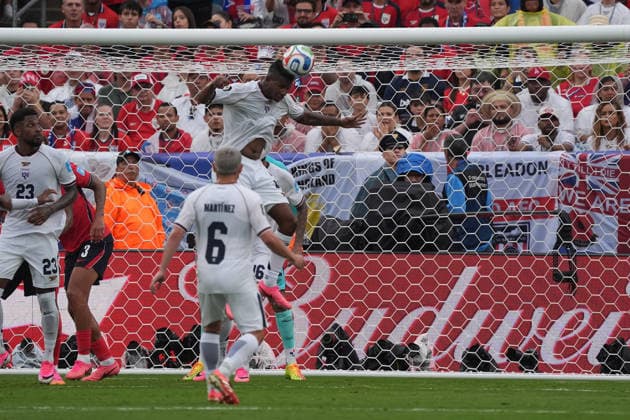 Fidel Escobar (Panama, 4) klärt - New York 27.06.2026: England vs. Panama, MetLife Stadium, World Cup 26 Gruppe L, 3. Spieltag *** Fidel Escobar Panama, 4-0 New York, June 27, 2026: England vs. Panama, MetLife Stadium, World Cup 2026, Group L, Matchday 3