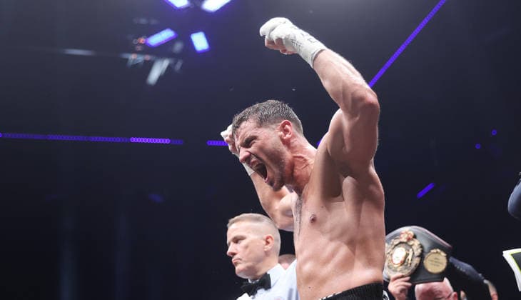 Ludwigsburg , Boxen Showdown for Legacy IV , Ardian Krasniqi ( Schwarz-rote Hose ) ) vs. Vinko Zadro um die WBA European Championship, EM, Europameisterschaft und WBO Intercontinental , Jubel Ardian Krasniqi *** Ludwigsburg, Boxing Showdown for Legacy IV, Ardian Krasniqi (in black and red shorts) vs. Vinko Zadro for the WBA European Championship and WBO Intercontinental titles, Ardian Krasniqi celebrates