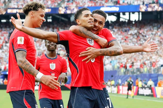 England s Jude Bellingham (10) celebrates with teammates after scoring a goal against Panama in the second half of their FIFA World Cup, WM, Weltmeisterschaft, Fussball match at New York New Jersey Stadium in East Rutherford, New Jersey, on Saturday, June 27, 2026.  NYP20260627919 JOHNxANGELILLO