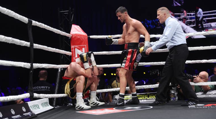 Ludwigsburg , Boxen Showdown for Legacy IV , Ardian Krasniqi ( Schwarz-rote Hose ) ) vs. Vinko Zadro um die WBA European Championship, EM, Europameisterschaft und WBO Intercontinental *** Ludwigsburg, Boxing Showdown for Legacy IV, Ardian Krasniqi (black and red shorts) vs. Vinko Zadro for the WBA European Championship and WBO Intercontinental titles