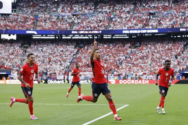 NEW JERSEY - (LR) Morgan Rogers of England, Jude Bellingham of England, and Bukayo Saka of England celebrate the 0-1 during the FIFA 2026 World Cup Group L match between Panama and England at the New Jersey Stadium on June 27, 2026, in New Jersey, United States. MAURICE VAN STEEN ANP FIFA World Cup, WM, Weltmeisterschaft, Fussball 2026 2026 xVIxANPxSportx xMauricexvanxSteenxIVx 562204805 originalFilename: 562204805.jpg