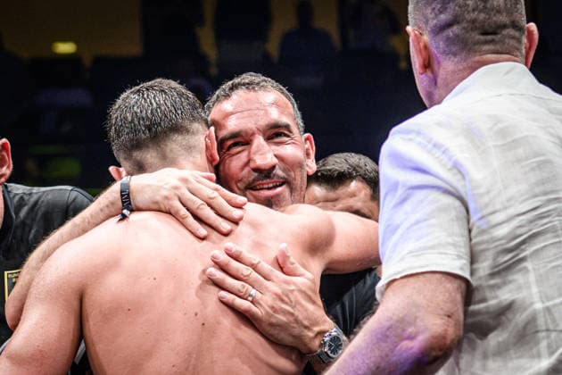 Firat Arslan gratuliert Ardian Krasniqi (Deutschland) - Freude nach Sieg im Kampf: Ardian Krasniqi (Deutschland) vs. Vinko Zadro (Kroatien), Halbschwergewicht, Fight 13 GER, Boxnacht Showdown for Legacy IV, Prime Time Promotion, MHP Arena (Ludwigsburg), Boxen, 27.06.2026 GER, Boxnacht Showdown for Legacy IV, Prime Time Promotion, MHP Arena (Ludwigsburg), Boxen, 27.06.2026 Ludwigsburg *** Firat Arslan congratulates Ardian Krasniqi of Germany on his victory in the fight between Ardian Krasniqi of Germany and Vinko Zadro of Croatia, light heavyweight, Fight 13 GER, Box Night Showdown for Legacy IV, Prime Time Promotion, MHP Arena Ludwigsburg, Boxing, June 27, 2026 GER, Boxnacht Showdown for Legacy IV, Prime Time Promotion, MHP Arena Ludwigsburg, Boxing, June 27, 2026 Ludwigsburg Copyright: xSandyxDinkelackerx EP_SDR