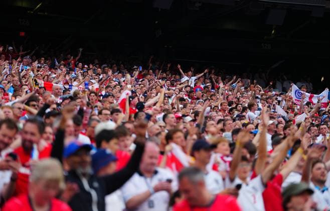 England fans celebrate Panama v England, 2026 FIFA World Cup, WM, Weltmeisterschaft, Fussball Group L, Football, New York New Jersey Stadium, East Rutherford, New Jersey, USA - 27 Jun 2026East Rutherford New York New Jersey Stadium New Jersey (NJ) United States of America EDITORIAL USE ONLY No use with unauthorised audio, video, data, fixture lists, club league logos or live services. Online in-match use limited to 120 images, no video emulation. No use in betting, games or single club league player publications.  Copyright: xJavierxGarcia Shutterstockx 16964353de