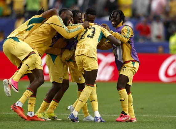 FIFA World Cup, WM, Weltmeisterschaft, Fussball 2026 - Group L - Croatia vs Ghana Derrick Luckassen (2R) of Ghana celebrates with teammates after scoring the 1-1 during the FIFA World Cup 2026 group stage match Croatia against Ghana, in Philadelphia, USA, 27 June 2026. PHILADELPHIA United States  Copyright: xWILLxOLIVERx