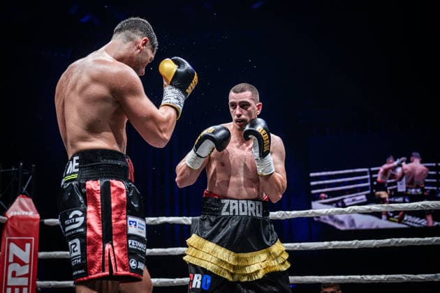 Vinko Zadro (Kroatien) sichtlich gezeichnet im Kampf gegen Ardian Krasniqi (Deutschland), Halbschwergewicht, Fight 13 GER, Boxnacht Showdown for Legacy IV, Prime Time Promotion, MHP Arena (Ludwigsburg), Boxen, 27.06.2026 GER, Boxnacht Showdown for Legacy IV, Prime Time Promotion, MHP Arena (Ludwigsburg), Boxen, 27.06.2026 Ludwigsburg *** Vinko Zadro (Croatia), visibly battered in his fight against Ardian Krasniqi (Germany), light heavyweight, Fight 13 GER, Box Night Showdown for Legacy IV, Prime Time Promotion, MHP Arena Ludwigsburg, Boxing, June 27, 2026 GER, Boxnacht Showdown for Legacy IV, Prime Time Promotion, MHP Arena Ludwigsburg, Boxing, June 27, 2026 Ludwigsburg Copyright: xSandyxDinkelackerx EP_SDR