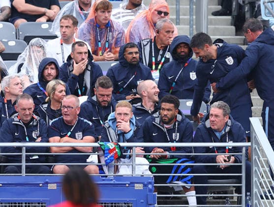 New Jersey, USA, 27th June 2026. Reece James of England front row 2nd right watches the game during the Panama vs England FIFA World Cup, WM, Weltmeisterschaft, Fussball match at Metlife Stadium, New Jersey. Picture credit should read: Paul Terry Sportimage EDITORIAL USE ONLY. No use with unauthorised audio, video, data, fixture lists, club league logos or live services. Online in-match use limited to 120 images, no video emulation. No use in betting, games or single club league player publications. SPI_097_PT_Panama_England SPI-4843-0100