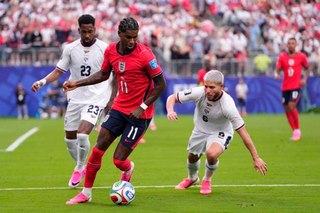 Panama v England: Group L - FIFA World Cup, WM, Weltmeisterschaft, Fussball 2026 Marcus Rashford of England and Cristian Martinez of Panama compete for the ball during the FIFA World Cup 2026 Group L match between Panama and England at New York New Jersey Stadium on June 27, 2026 in East Rutherford, New Jersey. East Rutherford NJ United States  Copyright: xJosexBretonx originalFilename:bretonhernandez-panamave260627_npRI0.jpg