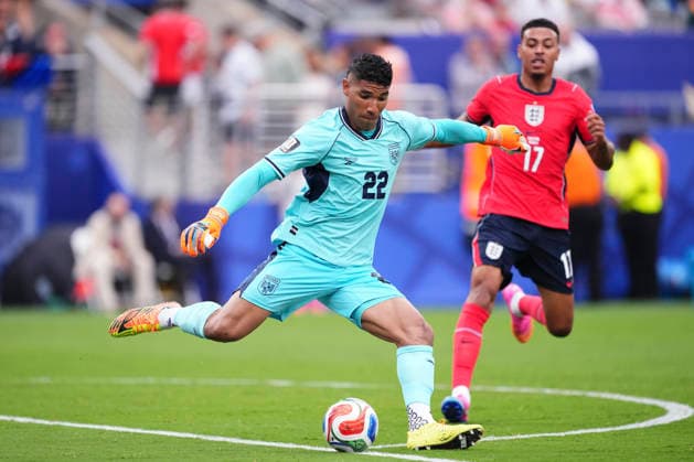 Panama v England: Group L - FIFA World Cup, WM, Weltmeisterschaft, Fussball 2026 Orlando Mosquera of Panama kicks the ball during the FIFA World Cup 2026 Group L match between Panama and England at New York New Jersey Stadium on June 27, 2026 in East Rutherford, New Jersey. East Rutherford NJ United States  Copyright: xJosexBretonx originalFilename:bretonhernandez-panamave260627_npXyu.jpg