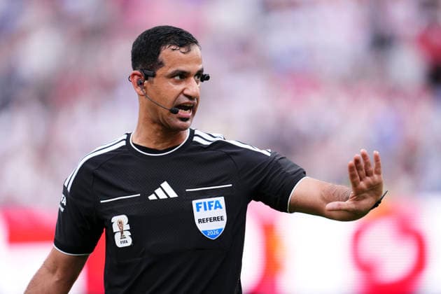 Panama v England: Group L - FIFA World Cup, WM, Weltmeisterschaft, Fussball 2026 Referee Abdulrahman Al Jassim gestures during the FIFA World Cup 2026 Group L match between Panama and England at New York New Jersey Stadium on June 27, 2026 in East Rutherford, New Jersey. East Rutherford NJ United States  Copyright: xJosexBretonx originalFilename:bretonhernandez-panamave260627_npy0T.jpg
