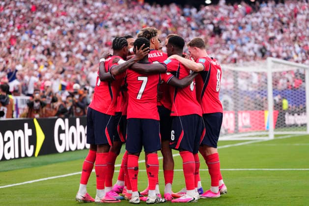 Panama v England: Group L - FIFA World Cup, WM, Weltmeisterschaft, Fussball 2026 Jude Bellingham of England celebrates after scoring his team s first goal with teammates during the FIFA World Cup 2026 Group L match between Panama and England at New York New Jersey Stadium on June 27, 2026 in East Rutherford, New Jersey. East Rutherford NJ United States  Copyright: xJosexBretonx originalFilename:bretonhernandez-panamave260627_npfTV.jpg