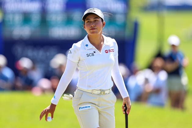 Jeeno Thitikul of Thailand reacts after putting on the 15th green during the third round of the 2026 KPMG Women s PGA, Golf Herren Championship at Hazeltine National Golf Club on June 27, 2026 in Chaska, Minnesota. CSM. Chaska USA - ZUMAc04_ 20260627_zma_c04_150 Copyright: xStevenxGarciax