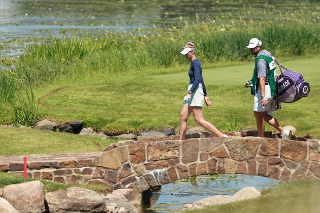 KPMG Women™s PGA, Golf Herren Championship 2026 CHASKA, MINNESOTA - JUNE 27: Nelly Korda of the United States walks over the bridge on the 16th fairway during the third round of the KPMG Women™s PGA Championship 2026 at Hazeltine National Golf Club in Chaska, Minnesota, USA Saturday, June 27, 2026. Chaska Minnesota United States  Copyright: xJorgexLemusx originalFilename:lemus-kpmgwome260627_npoZ2.jpg