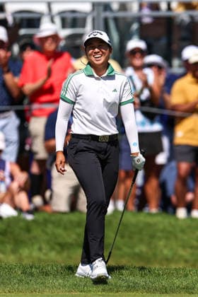 Jing Yan of China reacts after chipping in a hole out on the 18th green during the third round of the 2026 KPMG Women s PGA, Golf Herren Championship at Hazeltine National Golf Club on June 27, 2026 in Chaska, Minnesota. CSM. Chaska USA - ZUMAc04_ 20260627_zma_c04_162 Copyright: xStevenxGarciax