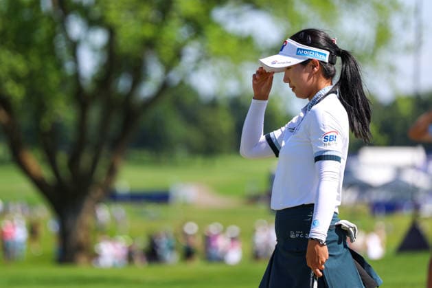 Dongue Lee of South Korea reacts after making her putt for birdie on the 18th green during the third round of the 2026 KPMG Women s PGA, Golf Herren Championship at Hazeltine National Golf Club on June 27, 2026 in Chaska, Minnesota. CSM. Chaska USA - ZUMAc04_ 20260627_zma_c04_167 Copyright: xStevenxGarciax