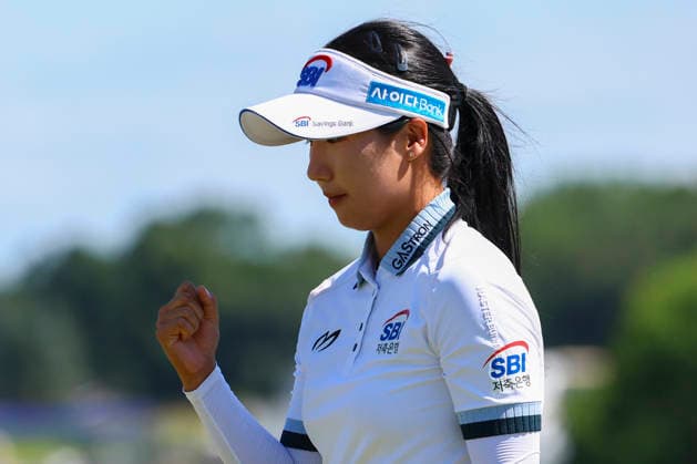 June 27, 2026, Chaska, Minnesota, United States: DONGEUN LEE celebrates with a fist pump after a successful putt. This is the third day of the 2026 KPMG WomenÃ¢â‚¬â ¢s PGA, Golf Herren Championship at Hazeltine National Golf Course in Chaska Minnesota. Chaska United States - ZUMAt166 20260627_zsp_t166_147 Copyright: xMichaelxTurnerx