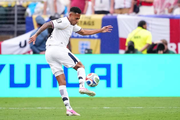 Panama v England: Group L - FIFA World Cup, WM, Weltmeisterschaft, Fussball 2026 Edgar Yoel Barcenas of Panama controls the ball during the FIFA World Cup 2026 Group L match between Panama and England at New York New Jersey Stadium on June 27, 2026 in East Rutherford, New Jersey. East Rutherford NJ United States  Copyright: xJosexBretonx originalFilename:bretonhernandez-panamave260627_npBc4.jpg