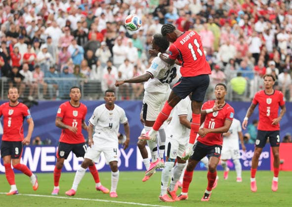 (260628) -- NEW JERSEY, June 28, 2026 -- Marcus Rashford (top R) of England jumps for a header against Amir Murillo (top L) of Panama during the group L match between Panama and England at New York New Jersey Stadium in New Jersey, the United States, June 27, 2026. ) (SP)U.S.-NEW JERSEY-FOOTBALL FIFA World Cup, WM, Weltmeisterschaft, Fussball GROUP L-PAN VS ENG CaoxCan 