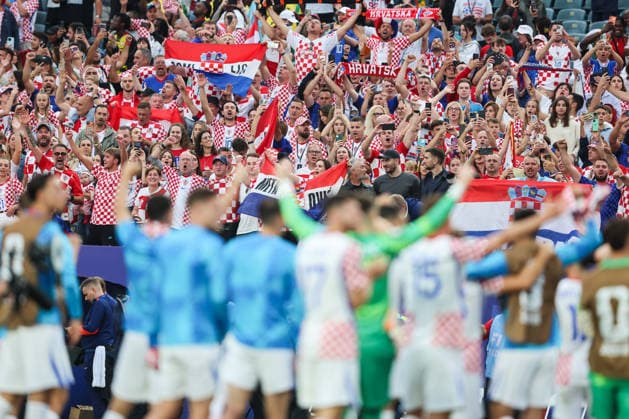 Croatia v Ghana: Group L - FIFA World Cup, WM, Weltmeisterschaft, Fussball 2026 Team Croatia applauds fans after the team s 2-1 victory in during the FIFA World Cup 2026 Group L match between Croatia and Ghana at Philadelphia Stadium on June 27, 2026 in Philadelphia, Pennsylvania.  SanjinxStrukic PIXSELL