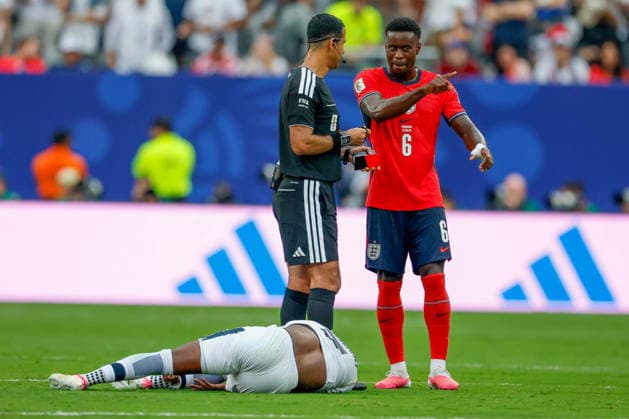 NEW YORK NEW JERSEY STADIUM EAST RUTHERFORD NEW JERSEY USA 27.06.2026 FIFA MISTRZOSTWA SWIATA 2026 W PILKA NOZNA W STANACH ZJEDNOCZONYCH MECZ GRUPA L ANGLIA ENGLAND I AND PANAMA FIFA World Cup, WM, Weltmeisterschaft, Fussball 2026 Group L match between England and Panama at New York New Jersey Stadium on June 27, 2026 in East Rutherford, New Jersey, USA. N Z Panama midfielder Jose Luis Rodriguez (7) referee Abdulrahman AL JASSIM England defender Marc Guehi (6) KAMIL KRZACZYNSKI NEWSPIX.PL --- newspix.pl  KSK