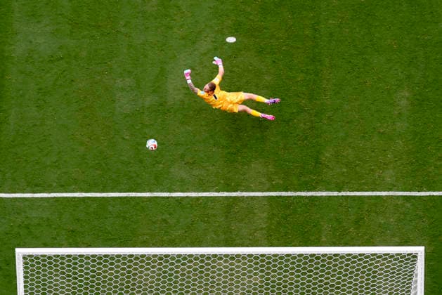 (260628) -- NEW JERSEY, June 28, 2026 -- Jordan Pickford, goalkeeper of England makes a save during the group L match between Panama and England at New York New Jersey Stadium in New Jersey, the United States, June 27, 2026. ) (SP)U.S.-NEW JERSEY-FOOTBALL FIFA World Cup, WM, Weltmeisterschaft, Fussball GROUP L-PAN VS ENG CaoxCan 