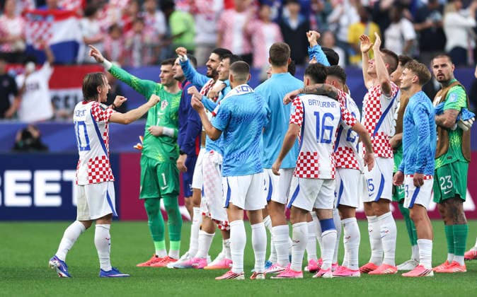 (260628) -- PHILADELPHIA, June 28, 2026 -- Players of Croatia celebrate victory after the group L match between Croatia and Ghana at the 2026 FIFA World Cup, WM, Weltmeisterschaft, Fussball at Philadelphia Stadium in Philadelphia, the United States, June 27, 2026. ) (SP)U.S.-PHILADELPHIA-FOOTBALL-FIFA WORLD CUP-GROUP E-CRO VS GHA HuxXingyu 