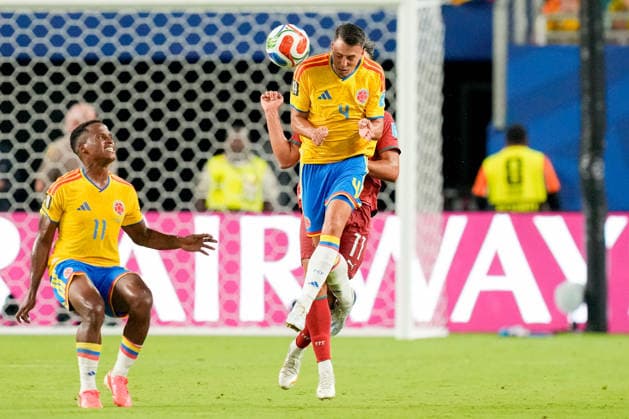 Santiago Arias (Colombia) controls the ball during the FIFA World Cup, WM, Weltmeisterschaft, Fussball 2026 Group K match between Colombia and Portugal at Miami Stadium on June 27, 2026 in Miami, United States. (Photo by Alex Gottschalk DeFodi Images) - *** Santiago Arias of Colombia controls the ball during the 2026 FIFA World Cup Group K match between Colombia and Portugal at Miami Stadium on June 27, 2026, in Miami, United States. Photo by Alex Gottschalk, DeFodi Images