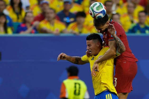 James Rodríguez (L) of Colombia in action against Ruben Dias of Portugal during the FIFA World Cup, WM, Weltmeisterschaft, Fussball 2026 group stage match Colombia against Portugal at the Hard Rock Stadium in Miami, United States, 27 June 2026. FIFA World Cup 2026 - Group K - Colombia vs Portugal !ACHTUNG: NUR REDAKTIONELLE NUTZUNG!  Copyright: xAlbertoxEstevezx GR7109 0860189967st