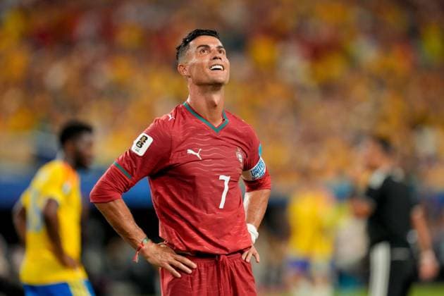Cristiano Ronaldo (Portugal) looks on during the FIFA World Cup, WM, Weltmeisterschaft, Fussball 2026 Group K match between Colombia and Portugal at Miami Stadium on June 27, 2026 in Miami, United States. (Photo by Alex Gottschalk DeFodi Images) - *** Cristiano Ronaldo of Portugal watches as the FIFA World Cup 2026 Group K match between Colombia and Portugal takes place at Miami Stadium on June 27, 2026, in Miami, United States. Photo by Alex Gottschalk, DeFodi Images
