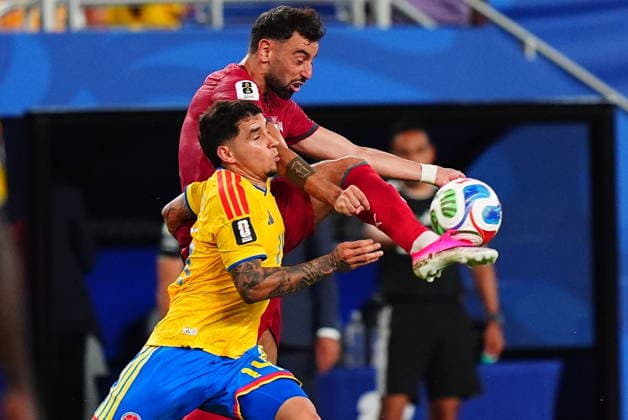 Colombia v Portugal - FIFA World Cup, WM, Weltmeisterschaft, Fussball 2026 - Group K FLORIDA, USA - JUNE 27: Bruno Fernandes (8) of Portugal in action against Gustavo Puerta of Colombia during the 2026 FIFA World Cup First Stage Group K match between Colombia and Portugal at the Hard Rock Stadium (Miami Stadium) in Miami Gardens, Florida, United States on June 27, 2026. Evrim Aydin Anadolu Florida United States. Editorial use only. Please get in touch for any other usage.  Copyright: x2026xAnadoluxEvrimxAydinx