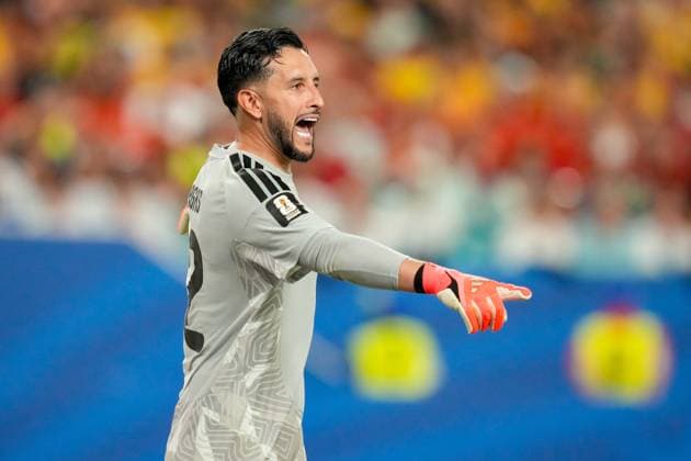 Torhueter Camilo Vargas (Colombia) gestures during the FIFA World Cup, WM, Weltmeisterschaft, Fussball 2026 Group K match between Colombia and Portugal at Miami Stadium on June 27, 2026 in Miami, United States. (Photo by Alex Gottschalk DeFodi Images) - *** Colombian goalkeeper Camilo Vargas gestures during the 2026 FIFA World Cup Group K match between Colombia and Portugal at Miami Stadium on June 27, 2026, in Miami, United States. Photo by Alex Gottschalk, DeFodi Images