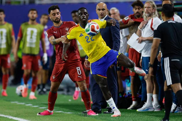 Deiver Machado (R) of Colombia in action against Bruno Borges of Portugal during the FIFA World Cup, WM, Weltmeisterschaft, Fussball 2026 group stage match Colombia against Portugal at the Hard Rock Stadium in Miami, United States, 27 June 2026. FIFA World Cup 2026 - Group K - Colombia vs Portugal !ACHTUNG: NUR REDAKTIONELLE NUTZUNG!  Copyright: xAlbertoxEstevezx GR7177 20260628-55020733000_1
