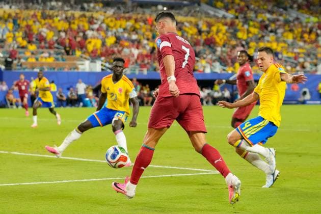 Cristiano Ronaldo (Portugal) controls the ball during the FIFA World Cup, WM, Weltmeisterschaft, Fussball 2026 Group K match between Colombia and Portugal at Miami Stadium on June 27, 2026 in Miami, United States. (Photo by Alex Gottschalk DeFodi Images) - *** Cristiano Ronaldo of Portugal controls the ball during the 2026 FIFA World Cup Group K match between Colombia and Portugal at Miami Stadium on June 27, 2026, in Miami, United States. Photo by Alex Gottschalk, DeFodi Images