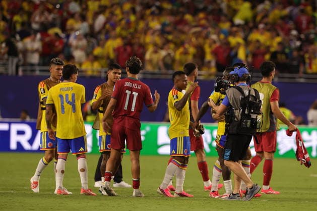 FIFA World Cup, WM, Weltmeisterschaft, Fussball 2026 - Group K - Colombia vs Portugal Players of Colombia (in yellow) and Portugal greet each other after the FIFA World Cup 2026 group stage match Colombia against Portugal, in Miami, Florida, USA, 27 June 2026. MIAMI United States  Copyright: xCRISTOBALxHERRERA-ULASHKEVICHx