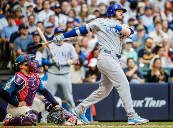 Chicago Cubs right fielder Ian Happ hits a three RBI home run in the sixth inning of the MLB, Baseball Herren, USA game between the Chicago Cubs and the Milwaukee Brewers at American Family Field in Milwaukee, Wisconsin on Saturday, June 27, 2026.  MIL20260627826 TANNENxMAURY