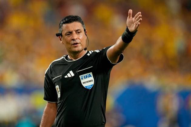 Referee Alireza Faghani gestures during the FIFA World Cup, WM, Weltmeisterschaft, Fussball 2026 Group K match between Colombia and Portugal at Miami Stadium on June 27, 2026 in Miami, United States. (Photo by Alex Gottschalk DeFodi Images) - *** Referee Alireza Faghani gestures during the 2026 FIFA World Cup Group K match between Colombia and Portugal at Miami Stadium on June 27, 2026, in Miami, United States. Photo by Alex Gottschalk, DeFodi Images