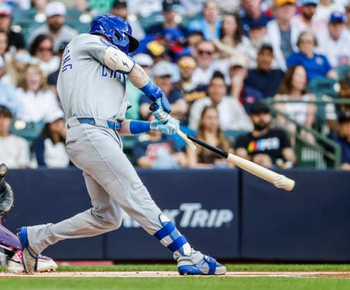 Chicago Cubs center fielder Pete Crow-Armstrong shatters his bat as he grounds out in the first inning of the MLB, Baseball Herren, USA game between the Chicago Cubs and the Milwaukee Brewers at American Family Field in Milwaukee, Wisconsin on Saturday, June 27, 2026.  MIL20260627802 TANNENxMAURY
