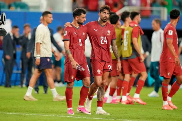 Bruno Fernandes (Portugal) und Samu Costa (Portugal) look disappointed, dejected, frustrated during the FIFA World Cup, WM, Weltmeisterschaft, Fussball 2026 Group K match between Colombia and Portugal at Miami Stadium on June 27, 2026 in Miami, United States. (Photo by Alex Gottschalk DeFodi Images) - *** Bruno Fernandes of Portugal and Samu Costa of Portugal look disappointed, dejected, and frustrated during the 2026 FIFA World Cup Group K match between Colombia and Portugal at Miami Stadium on June 27, 2026, in Miami, United States. Photo by Alex Gottschalk, DeFodi Images