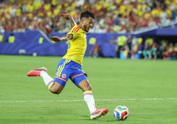 June 27, 2026: Colombia s Luis Suarez (25) about to kick the ball during the FIFA World Cup, WM, Weltmeisterschaft, Fussball soccer match between Colombia and Portugal at Miami Stadium in Miami,FL. CSM Miami U.S.A - ZUMAc04_ 20260627_zma_c04_352 Copyright: xKylexOkitax