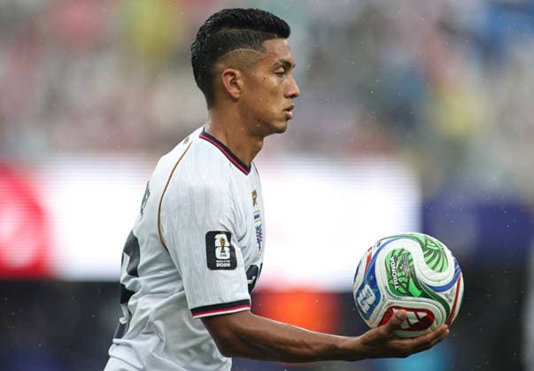 June 27, 2026, Rutherford, New Jersey, USA: Panama defender Jorge Gutierrez (26) carries the ball during the June 27th FIFA World Cup, WM, Weltmeisterschaft, Fussball 2026 matchup between Panama and England at MetLife Stadium in East Rutherford, New Jersey. Rutherford USA - ZUMAs325 20260627_zsp_s325_014 Copyright: xJessxStilesx