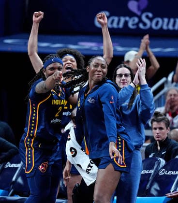 INDIANAPOLIS, IN - JUNE 27: From left to right Indiana Fever forwards Myisha Hines-Allen (2) and Makayla Timpson (21) and center Aliyah Boston (7) and Caitlin Clark injured in street clothes react after the Fever made a 3 point shot against the Los Angeles Sparks on June 27, 2026, at Gainbridge Fieldhouse in Indianapolis, Indiana. (Photo by Brian Spurlock Icon Sportswire) WNBA, Basketball Damen, USA JUN 27 Los Angeles Sparks at Indiana Fever EDITORIAL USE ONLY Icon26062714
