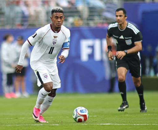 June 27, 2026, Rutherford, New Jersey, USA: Panama midfielder Yoel Barcenas (11) controls the ball during the June 27th FIFA World Cup, WM, Weltmeisterschaft, Fussball 2026 matchup between Panama and England at MetLife Stadium in East Rutherford, New Jersey. Rutherford USA - ZUMAs325 20260627_zsp_s325_051 Copyright: xJessxStilesx