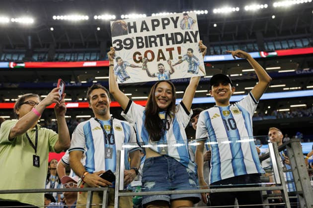 Fans of Argentina seen during FIFA World Cup, WM, Weltmeisterschaft, Fussball 2026 game between national teams of Jordan and Argentina (Grzegorz Wajda Ball Raw Images) Arlington Dallas Stadium USA Copyright: xGrzegorzxWajdax grzegorzwajda_jordan_argentina_2526_5-5