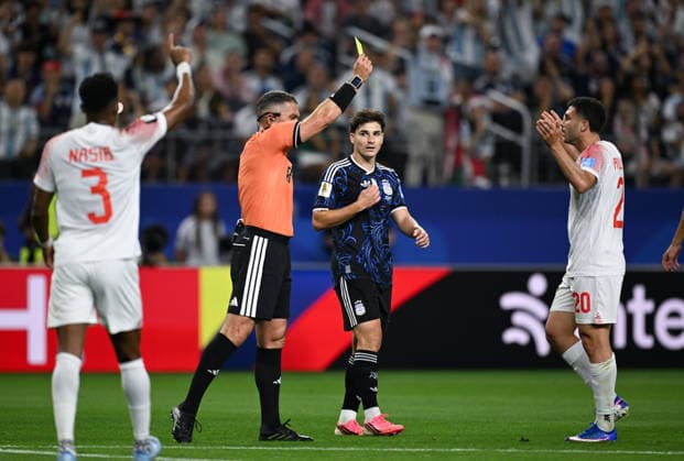 (260628) -- DALLAS, June 28, 2026 -- Referee Istvan Kovacs shows a yellow card to Mohannad Abutaha (1st R) of Jordan during the group J match between Jordan and Argentina at the 2026 FIFA World Cup, WM, Weltmeisterschaft, Fussball at Dallas Stadium in Dallas, the United States, on June 27, 2026. ) (SP)U.S.-DALLAS-FOOTBALL-FIFA WORLD CUP-GROUP J-JOR VS ARG WuxXiaoling 